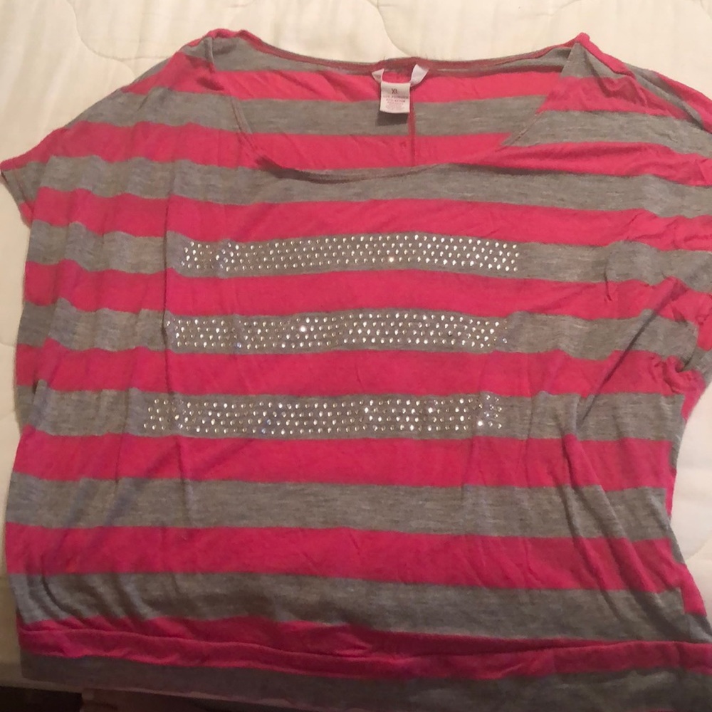 Woman’s shirt sleeve shirt